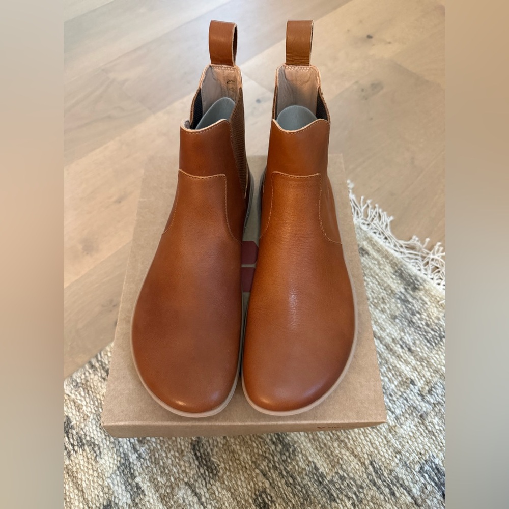 Vivo Barefoot Women’s Geo Chelsea TanLeather Boots- Size 40/ 9